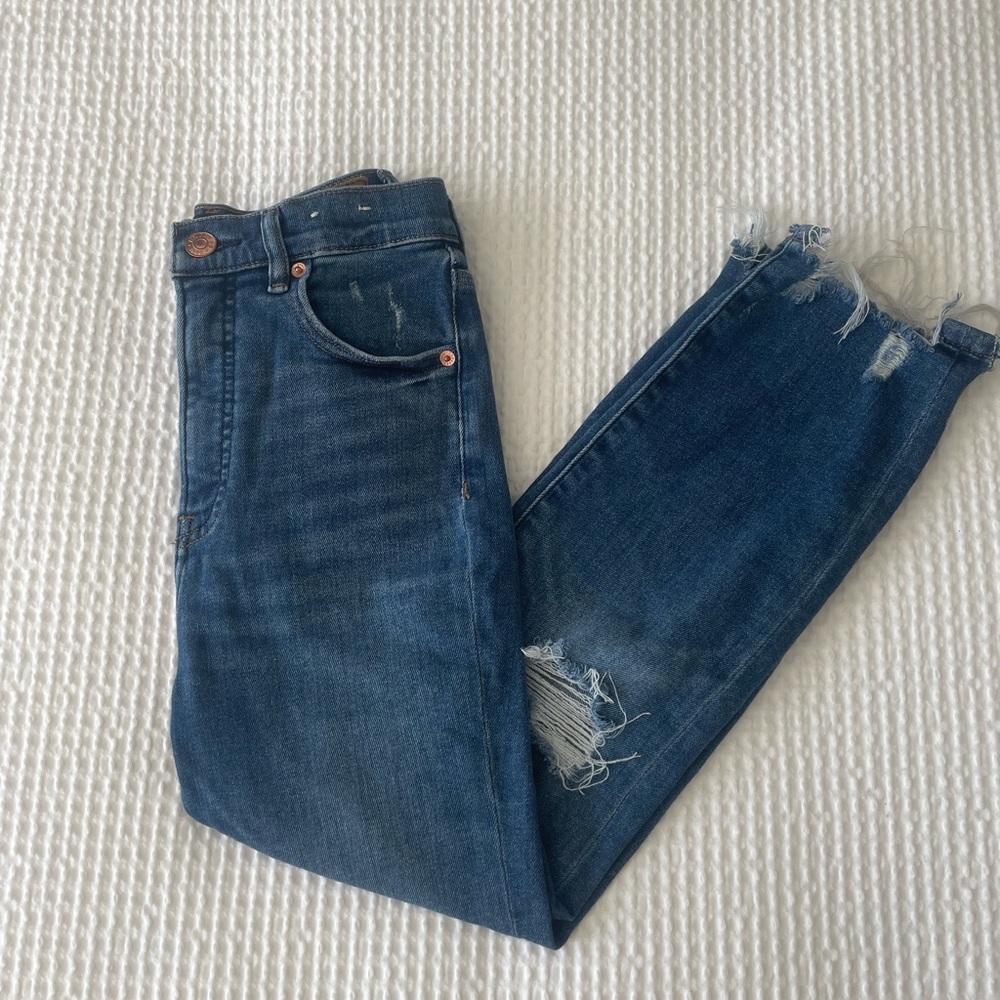Express Distressed Cropped Blue Jeans